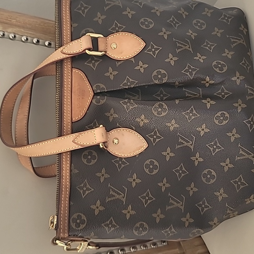 Louis Vuitton Classic Monogram Tote with Tan Accents - Picture 15 of 15